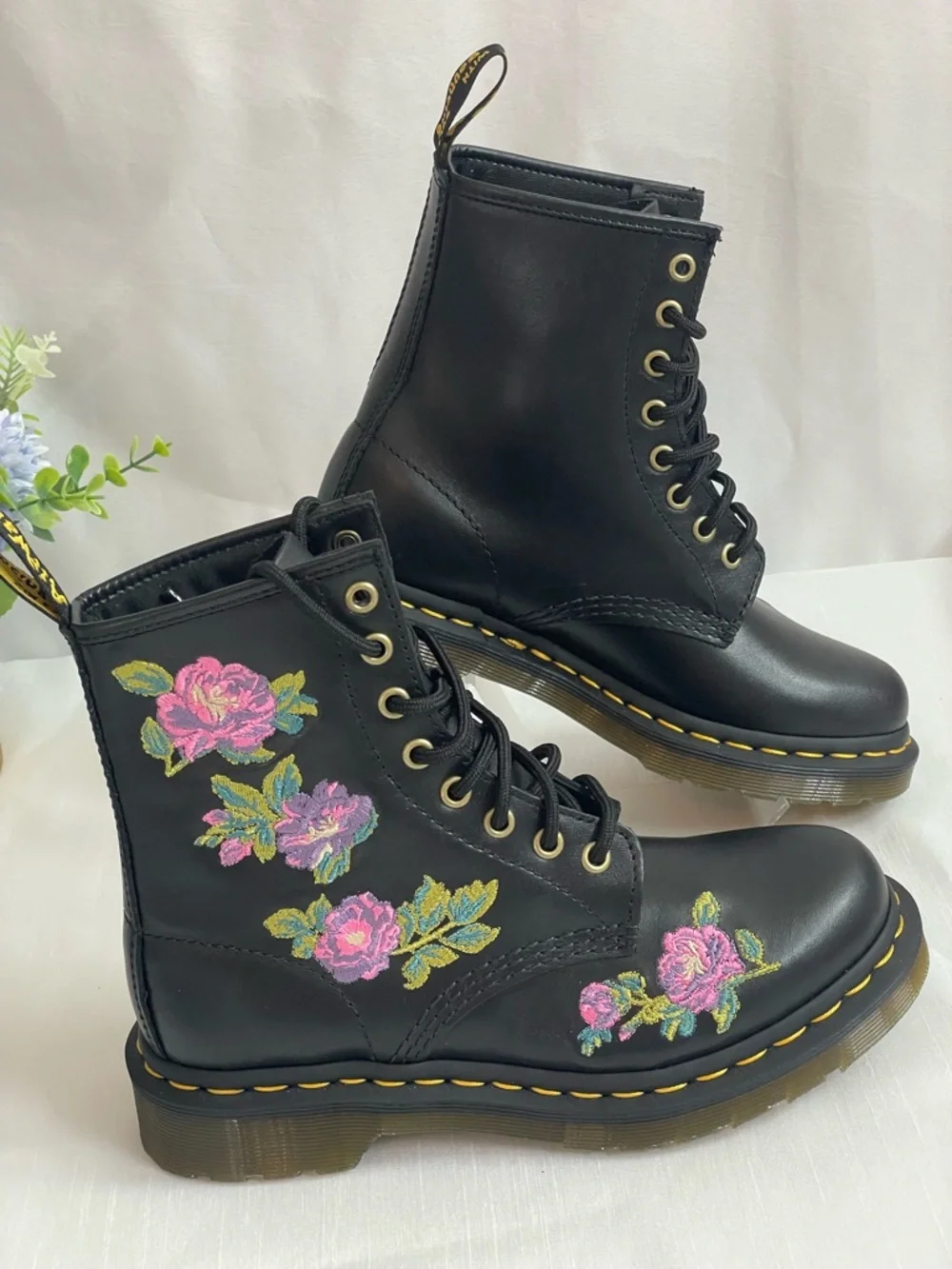 Dr. Martens 1460 Vonda  Black Lace-Up Boots Floral Embroidery US 6 L Big Girl
